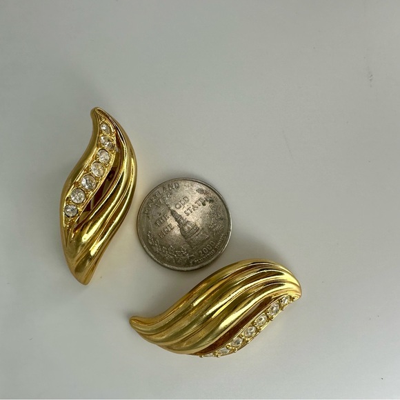 3” Vintage AVON Chunky Gold-tone Crystal Wing Clip on Signed Costume Earrings - Picture 8 of 8